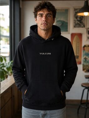 Volcom Black Hoodie Men’s Large Skate Surf Streetwear Pullover Logo Sweatshirt